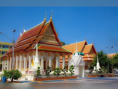 Wat Chong Lom, Ratchaburi, Thailand