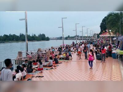 Ban Don Floating Market, Suratthani, Thailand