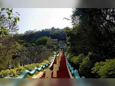 Wat Ban Tham (Wat Tham Pha Pu), Kanchanaburi, Thailand