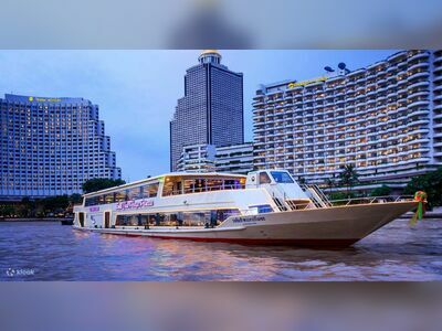 Chao Phraya River Cruise, Bangkok, Thailand