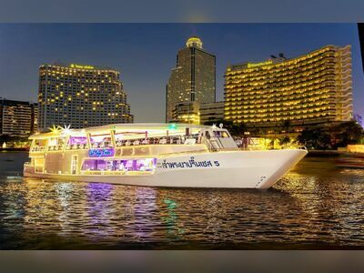 Chao Phraya River Cruise, Bangkok, Thailand