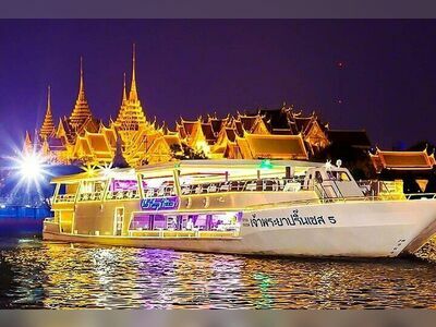 Chao Phraya River Cruise, Bangkok, Thailand