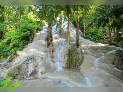 Bua Thong Sticky Waterfalls, Chiang Mai, Thailand