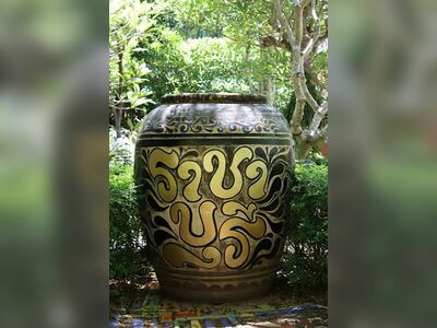 Tao Hong Tai Ceramics Factory, Ratchaburi, Thailand