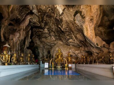 Wat Tham Ruesi Khao Ngu, Ratchaburi, Thailand