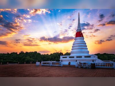 Phra Chedi Klang Nam, Rayong, Thailand