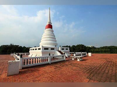 Phra Chedi Klang Nam, Rayong, Thailand