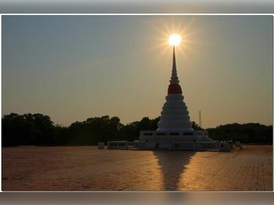 Phra Chedi Klang Nam, Rayong, Thailand