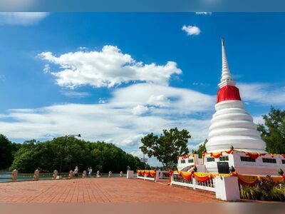 Phra Chedi Klang Nam, Rayong, Thailand