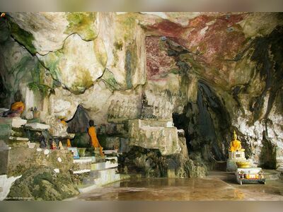 Wat Tham Singkhon, Suratthani, Thailand