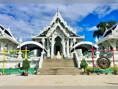Big Buddha (Wat Kaew Korawaram), Krabi, Thailand: A Spiritual and Scenic Landmark