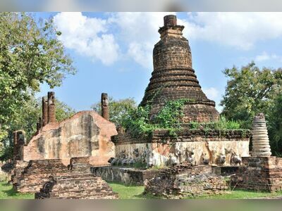 Wat Chedi Si Hong, Sukhothai, Thailand