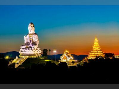 Wat Huay Pla Kang, Chiang Rai, Thailand