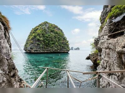 Loh Samah Bay, Koh Phi Phi, Thailand