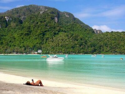 Loh Dalum Bay, Koh Phi Phi, Thailand