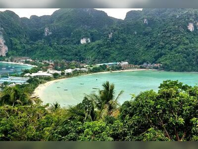 Loh Dalum Bay, Koh Phi Phi, Thailand