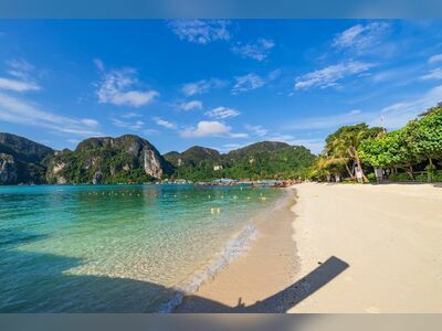 Loh Dalum Bay, Koh Phi Phi, Thailand