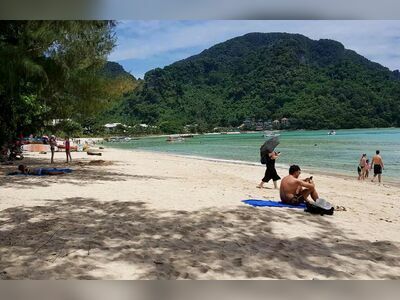 Loh Dalum Bay, Koh Phi Phi, Thailand