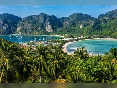 Loh Dalum Bay, Koh Phi Phi, Thailand