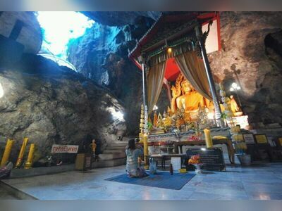 Wat Ban Tham (Wat Tham Pha Pu), Kanchanaburi, Thailand