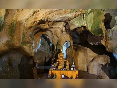 Wat Khao Tham Ma Rong, Prachuap Khiri Khan, Thailand
