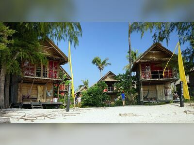 Castaway Resort Beach Bar, Koh Lipe, Thailand