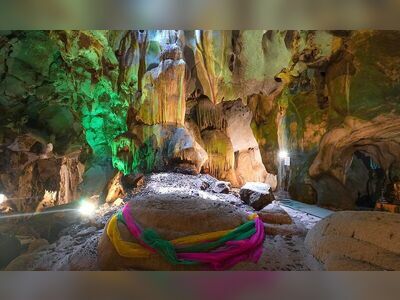 Wat Khao Tham Ma Rong, Prachuap Khiri Khan, Thailand