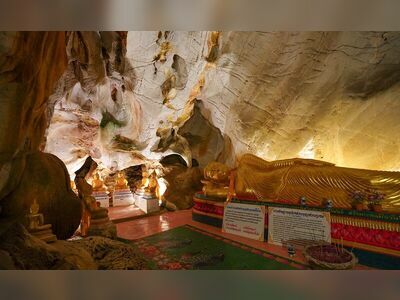 Wat Khao Tham Ma Rong, Prachuap Khiri Khan, Thailand