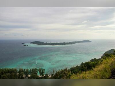 Chado Cliff Viewpoint, Koh Lipe, Thailand