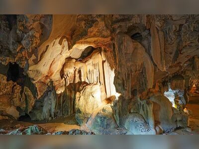 Wat Khao Tham Ma Rong, Prachuap Khiri Khan, Thailand