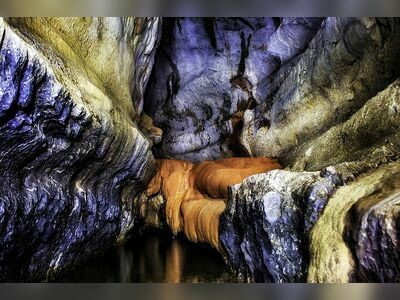 Tham Phung Chang Cave, Phang Nga, Thailand