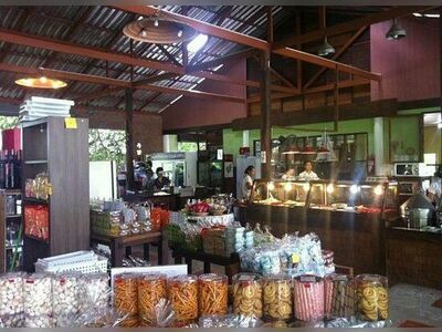 Phra Thong Kham Market, Chumphon, Thailand