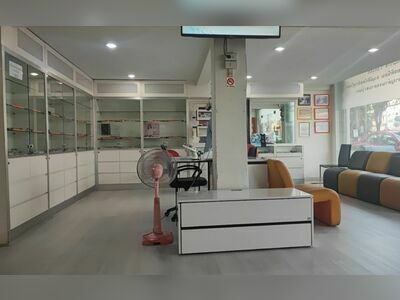 Dr. Nattawat Eye Clinic