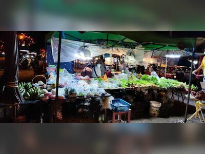 Moo Si Market