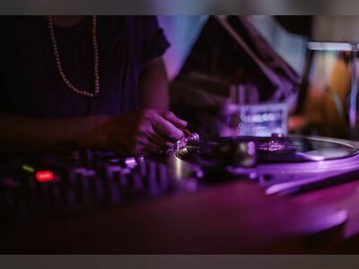 Vinyl Sky Lounge