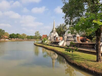 Chaloem Phrakiat Thung Hantra Public Park