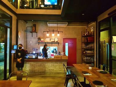 8 Bistro