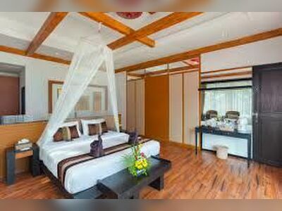 Phi Phi Longbeach Resort & Villa