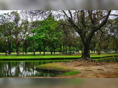 Vajirabenjatat Park (Rot Fai Park)