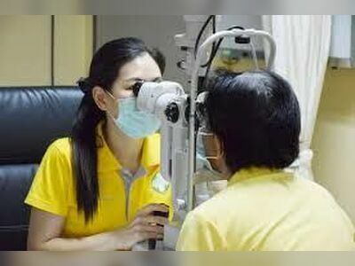 Dr. Prapaporn Eye Clinic, next to Sam Ko Temple