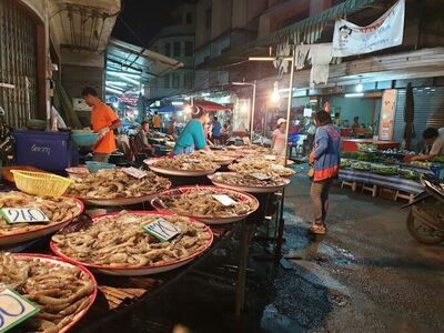 Nam Phu Floating Market