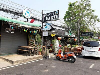 Planet Earth Bar & Restaurant