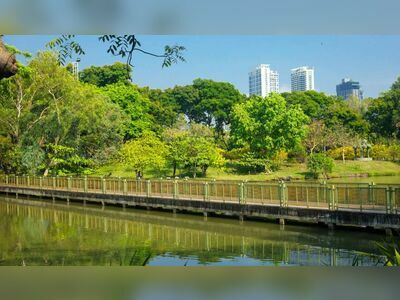 Vajirabenjatat Park (Rot Fai Park)