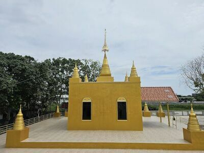 Wat Saphan Khee Lek