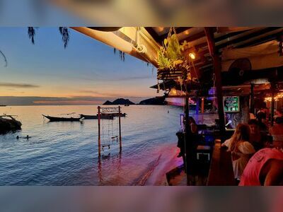 Fishbowl Beach Bar