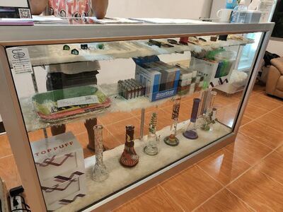 Hippies Land Phi Phi x DANQ Cannabis Dispensary