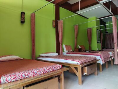 Body Kneads Thai Massage