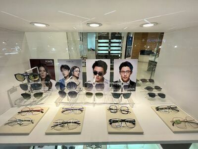 Optical shop Progressive Lens Center