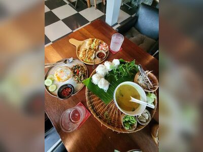 Lek's Mother''s Restaurant