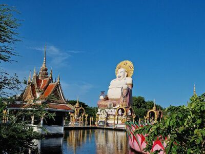 Wat Plai Laem